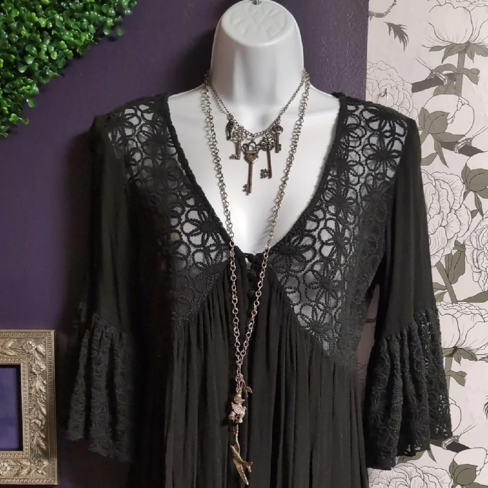 Vintage Key Charm Necklace - Picture 3 of 5